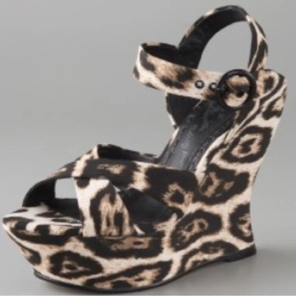 Alice and Olivia Leopard Print Wedge‎ Sandals Sz. 39